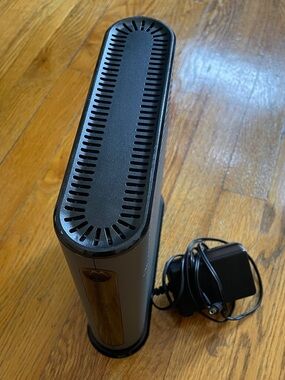 Motorola AC1900 Router in Black and Gray